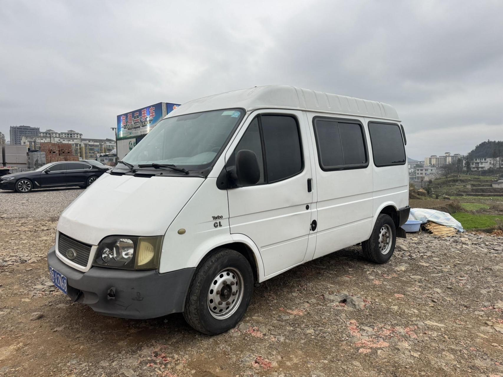 到店13年上牌福特全顺大型面包车,6座版本,柴油2.