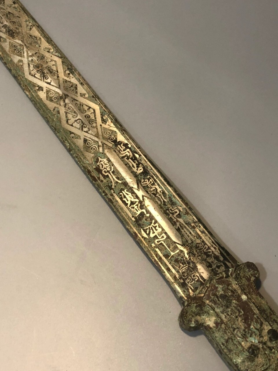 战汉风格青铜剑1380元,铭文刻字,剑身搓银,图案精美华丽,包浆浓厚