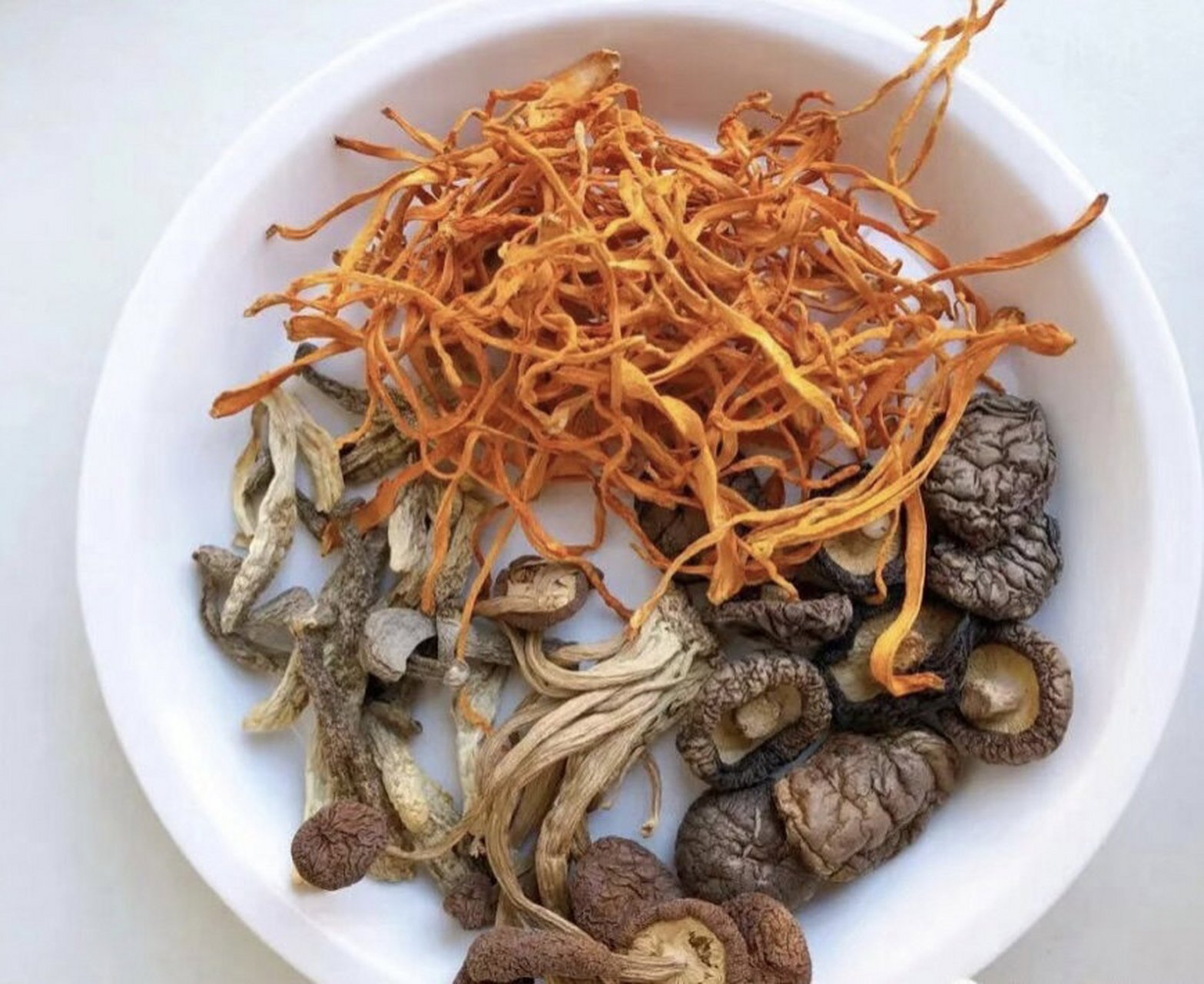 【武陵山珍】天冷煲一锅菌菇鸡汤,让家人温暖 天气一冷,最爱喝一口热
