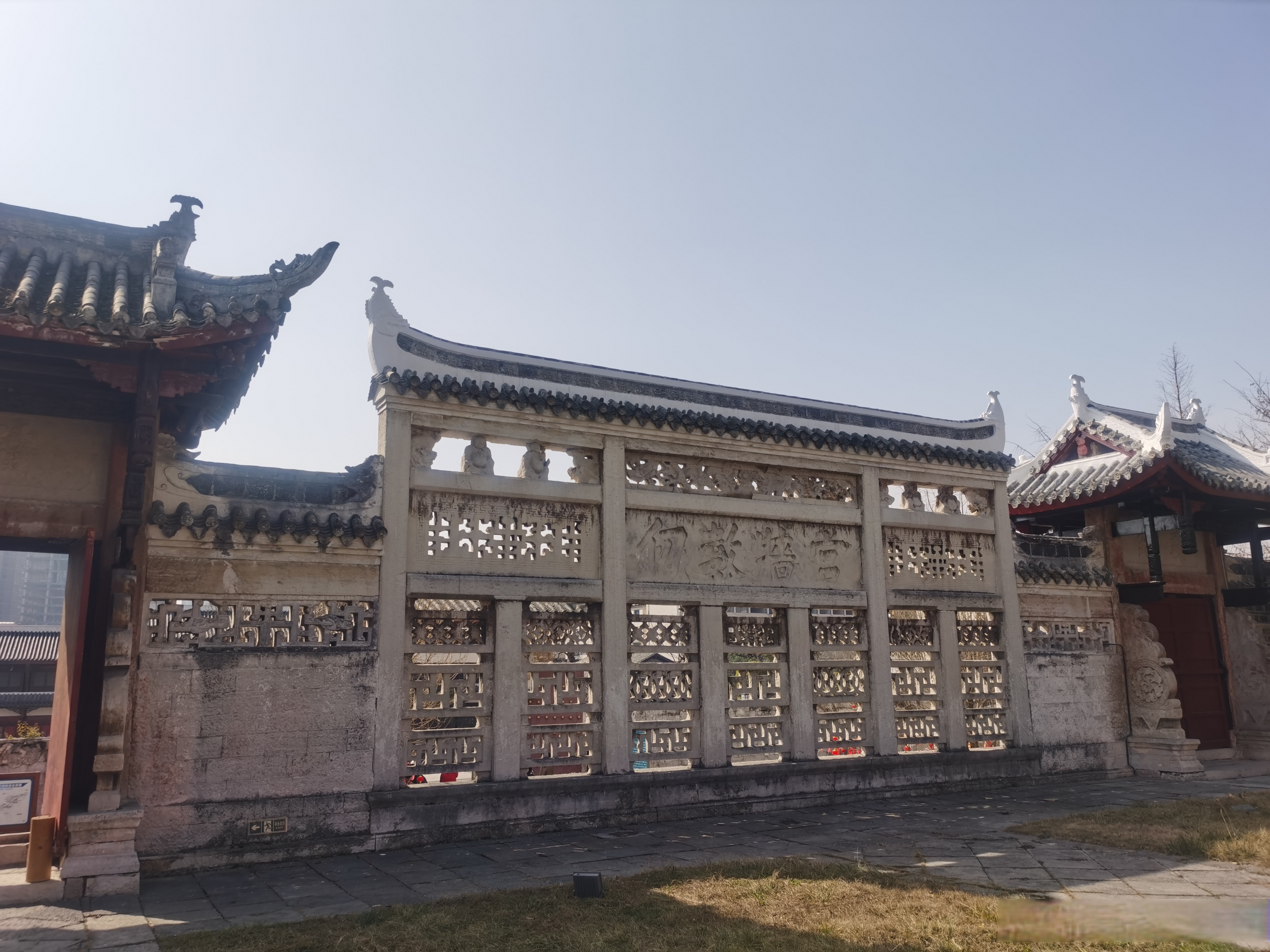 始终相信一句话:只有自己足够强大,才不会被别人践踏. 早安