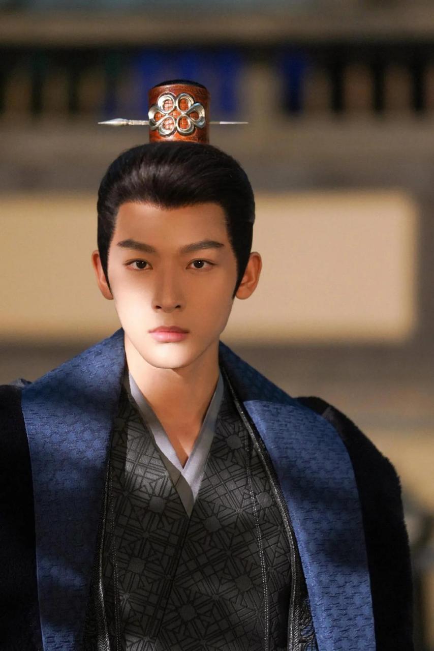 中小夭表哥玱玹的饰演者张晚意,没想到竟然就是大热年代剧《觉醒年代