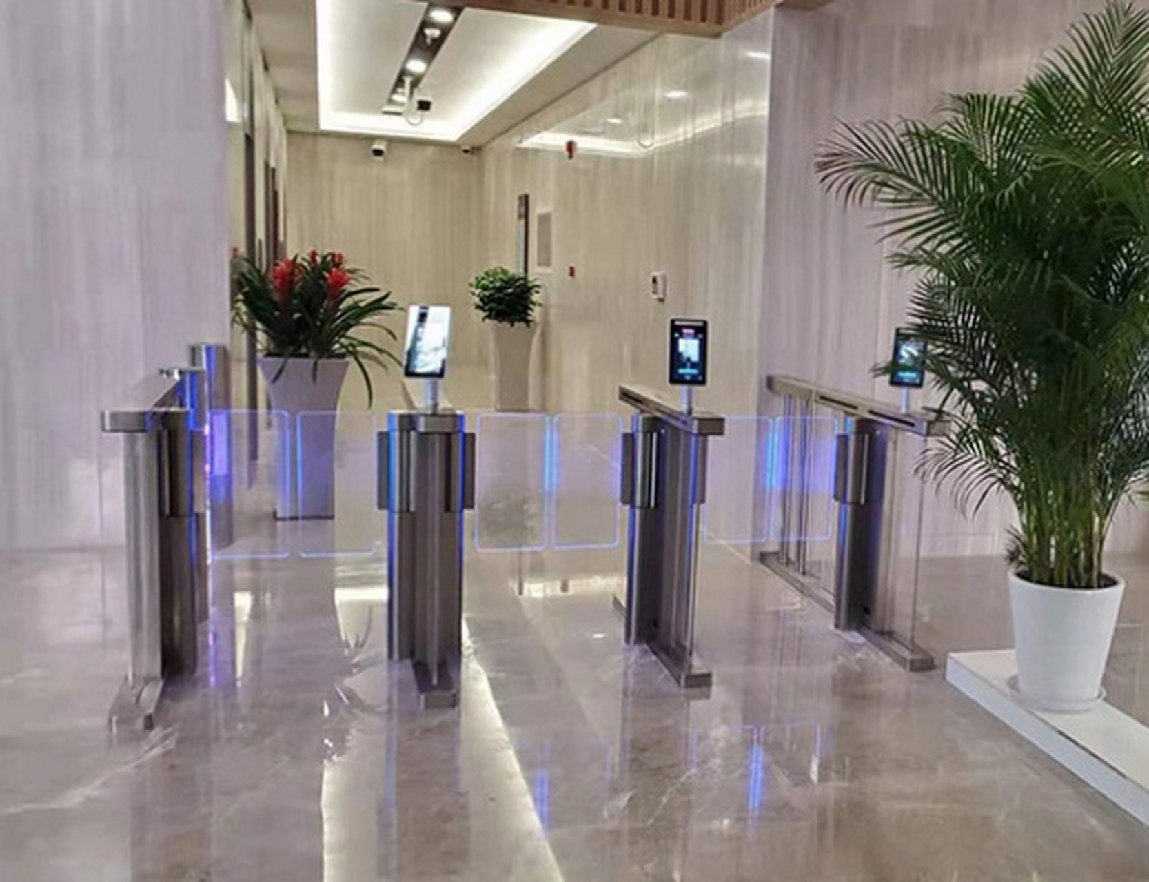 写字楼安装门禁闸机的必要性 在现代社会,安全是一个非常重要的话题