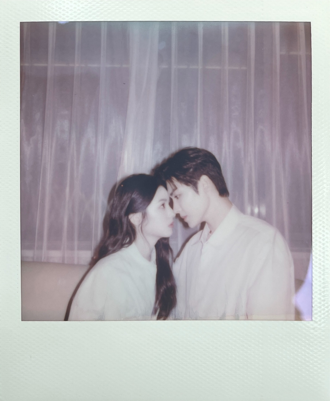 侯明昊周也拍立得也要贴贴# #侯明昊周也拍立得