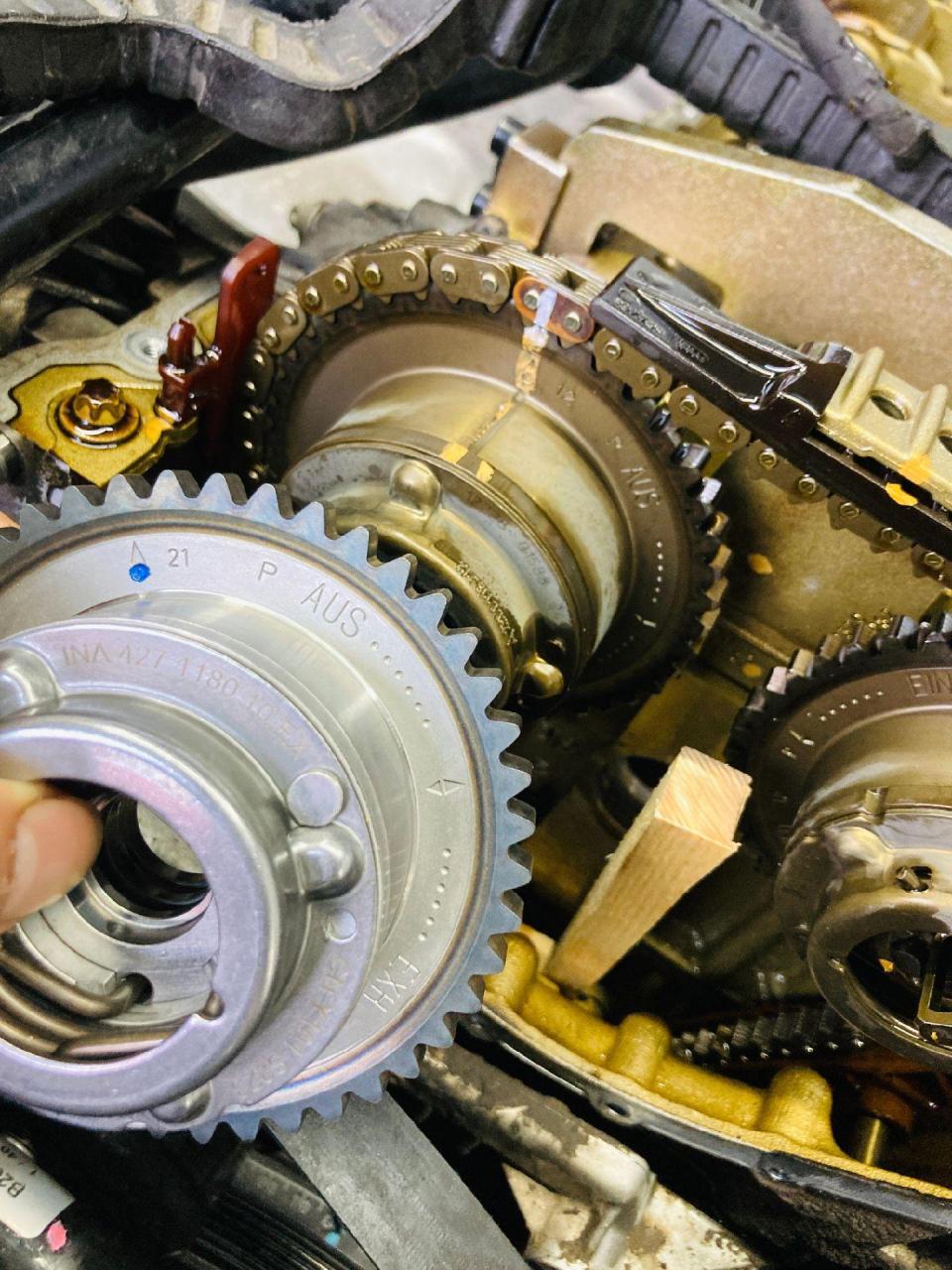 奔驰271发动机,报进气凸轮轴(气缸列1)的位置传感器存在电气故障.