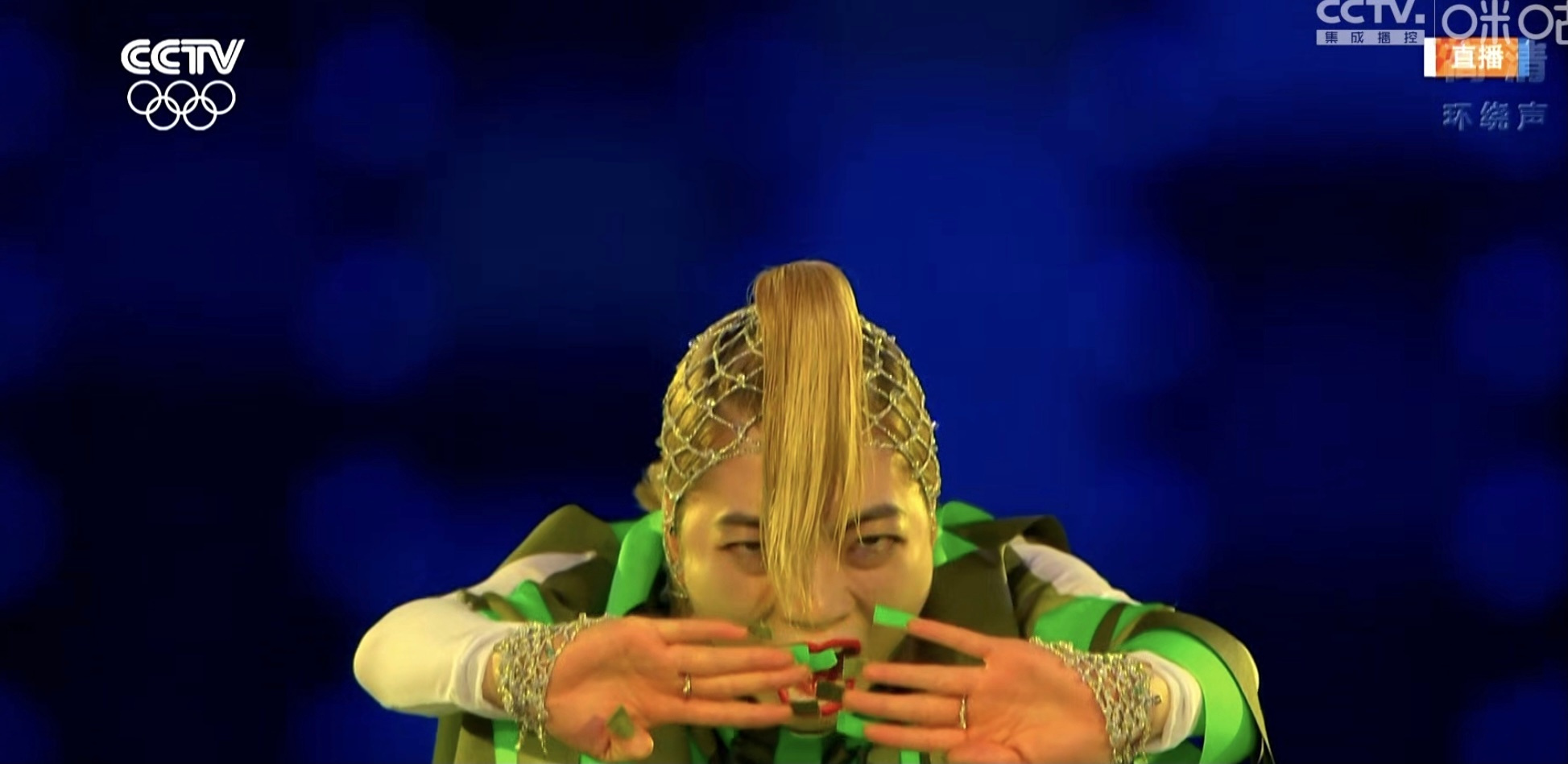 东京奥运会闭幕式#此时舞台中央,一位女性翩翩起舞"
