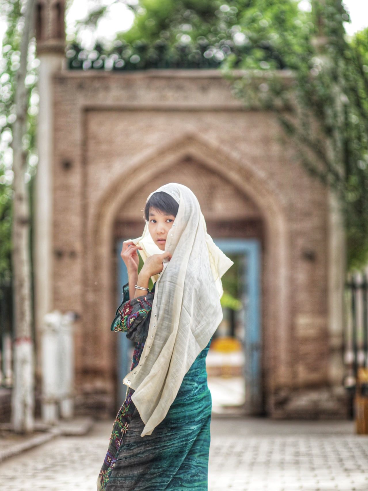 喀什旅拍 清真寺里裹头巾的女人