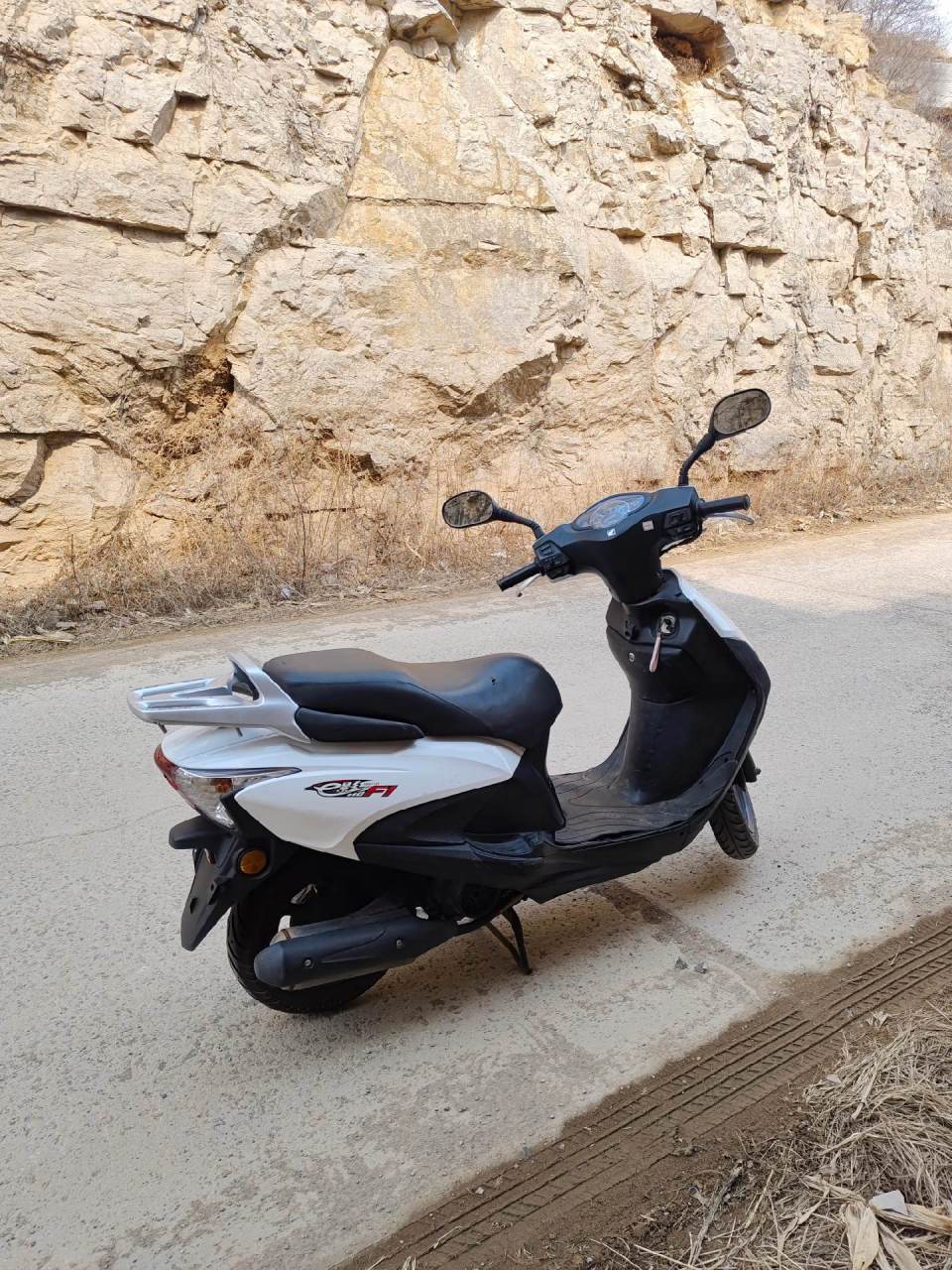 一台本田e影110踏板摩托车,车况机器都很好,本田质量大家都知道非常好