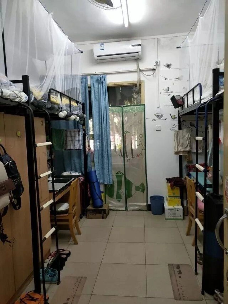 嘞是重庆邮电大学 宿舍篇 重邮的本科宿舍为四人间和六人间.