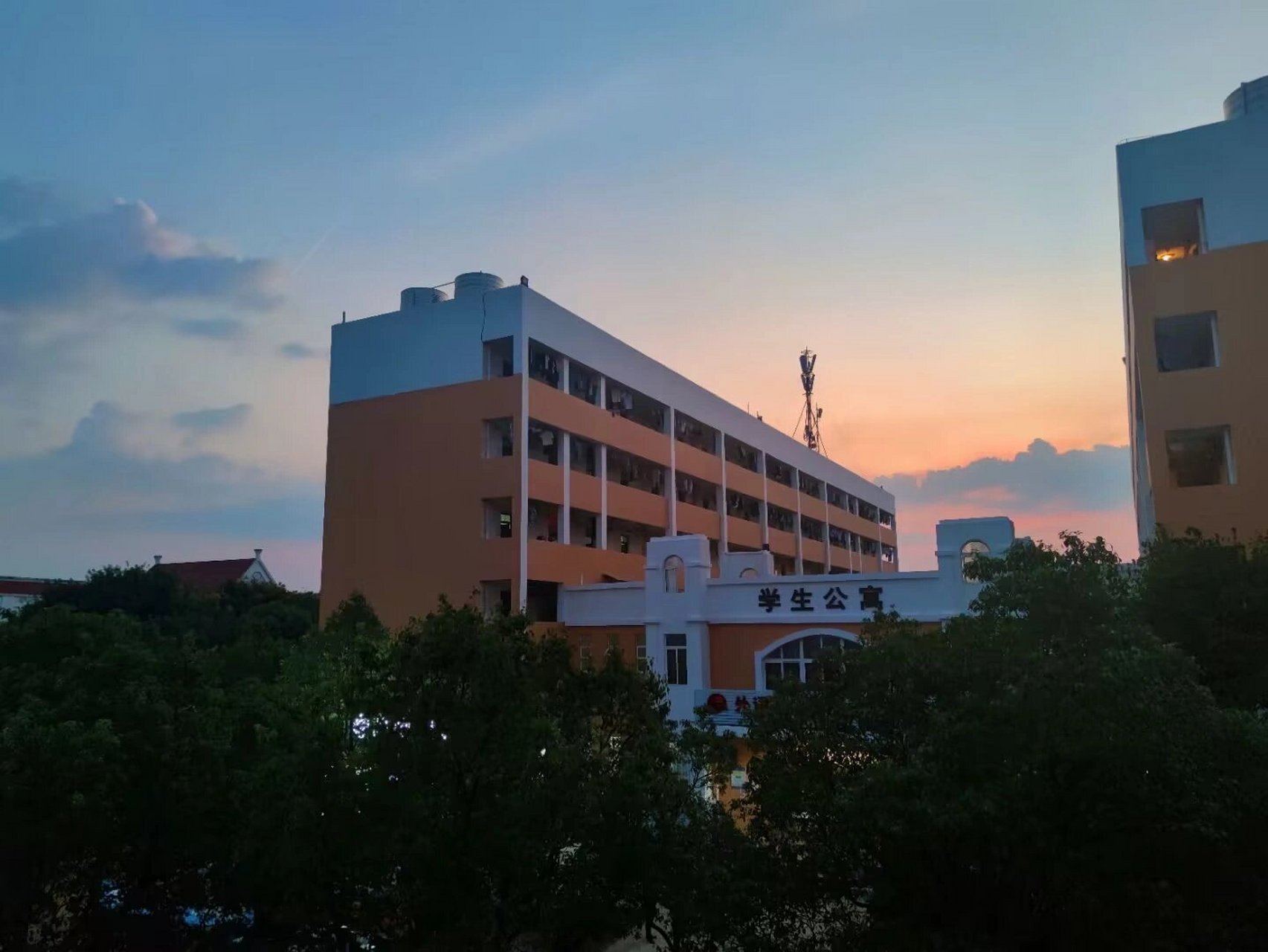 赣州师范高等专科学校 22级外语系商务英语的学姐一枚呀～ 新来的宝子