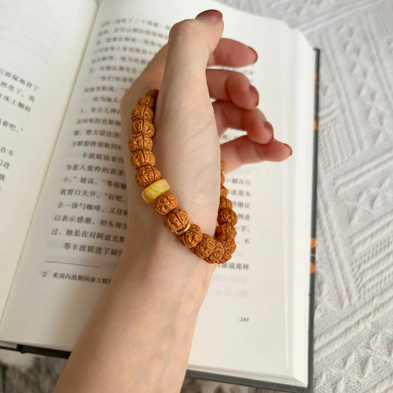 小金刚手串 小金刚搭配蜜蜡和黄金很秀气呐