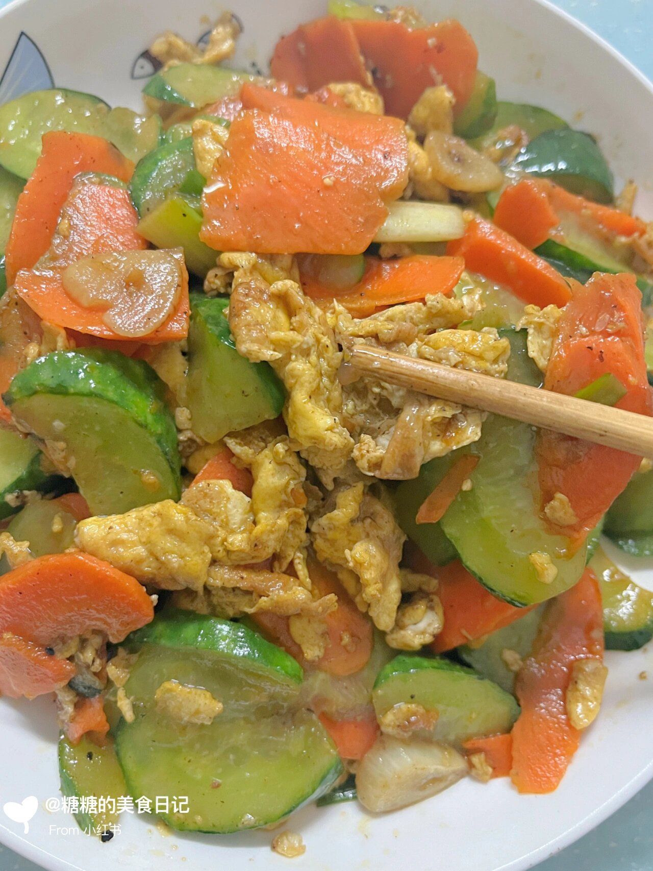 我妈做的胡萝卜黄瓜炒鸡蛋真的巨好吃!