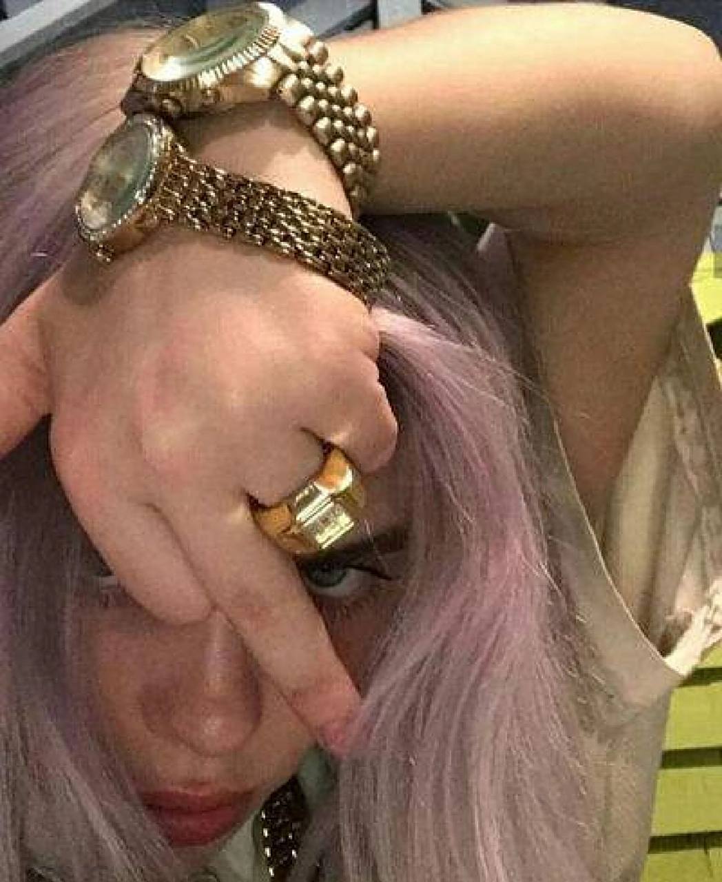 中指98 一些礼貌的碧梨