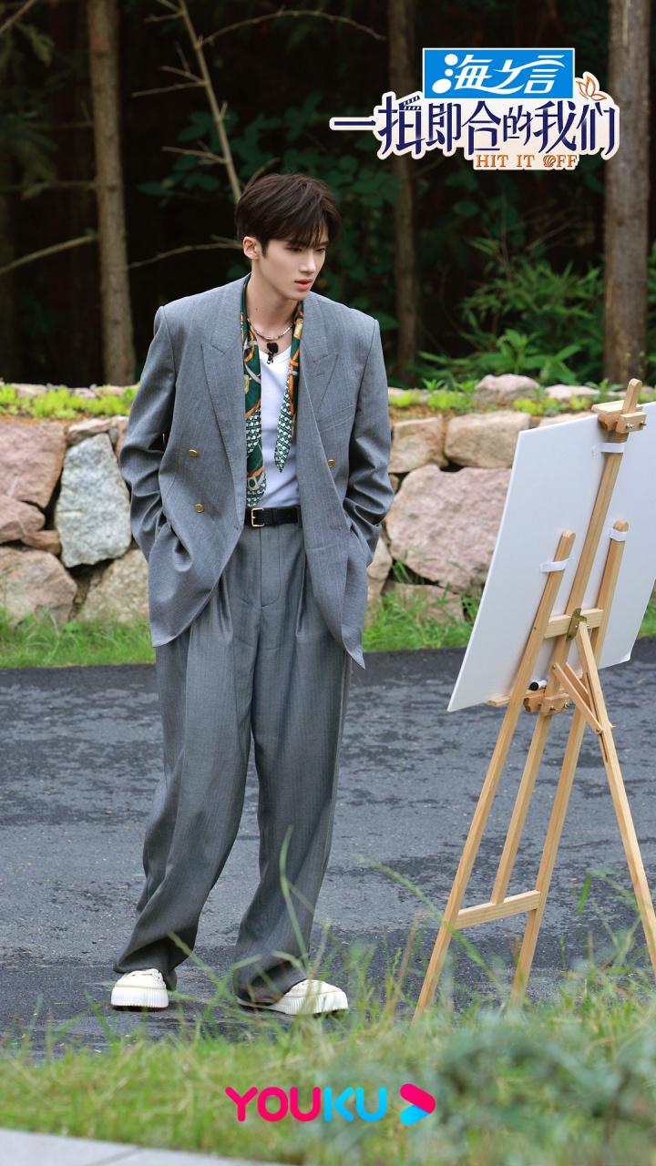 一拍即合的我们# 喊声帅哥你喊答应嘛?@闫桉_pentagon