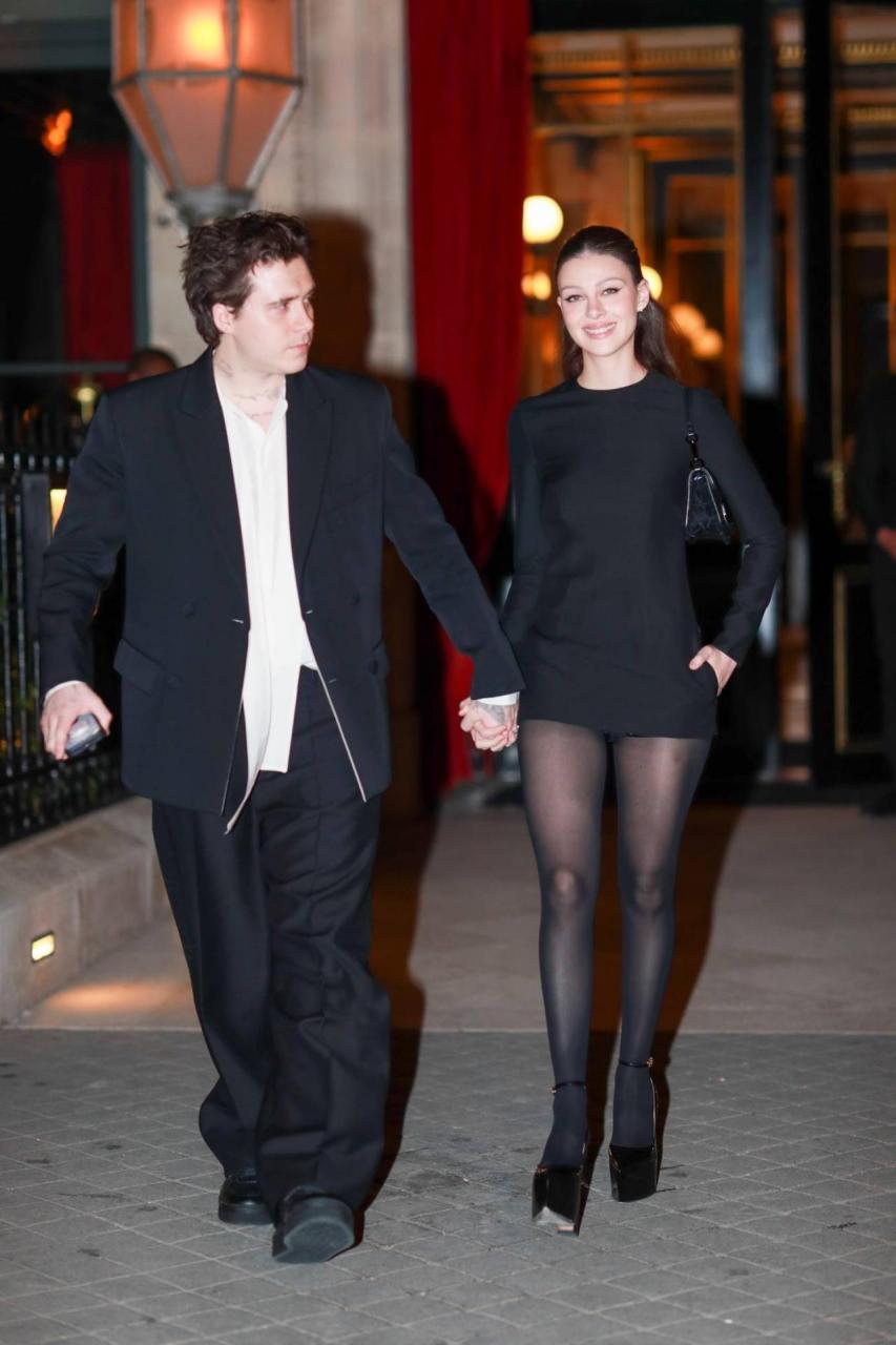 布鲁克林和妻子nicola peltz一起前往valentino2023大秀现场观秀,最近