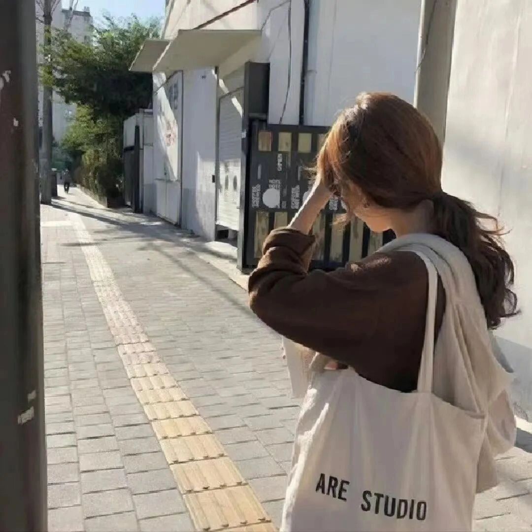 真人背影女生头像
