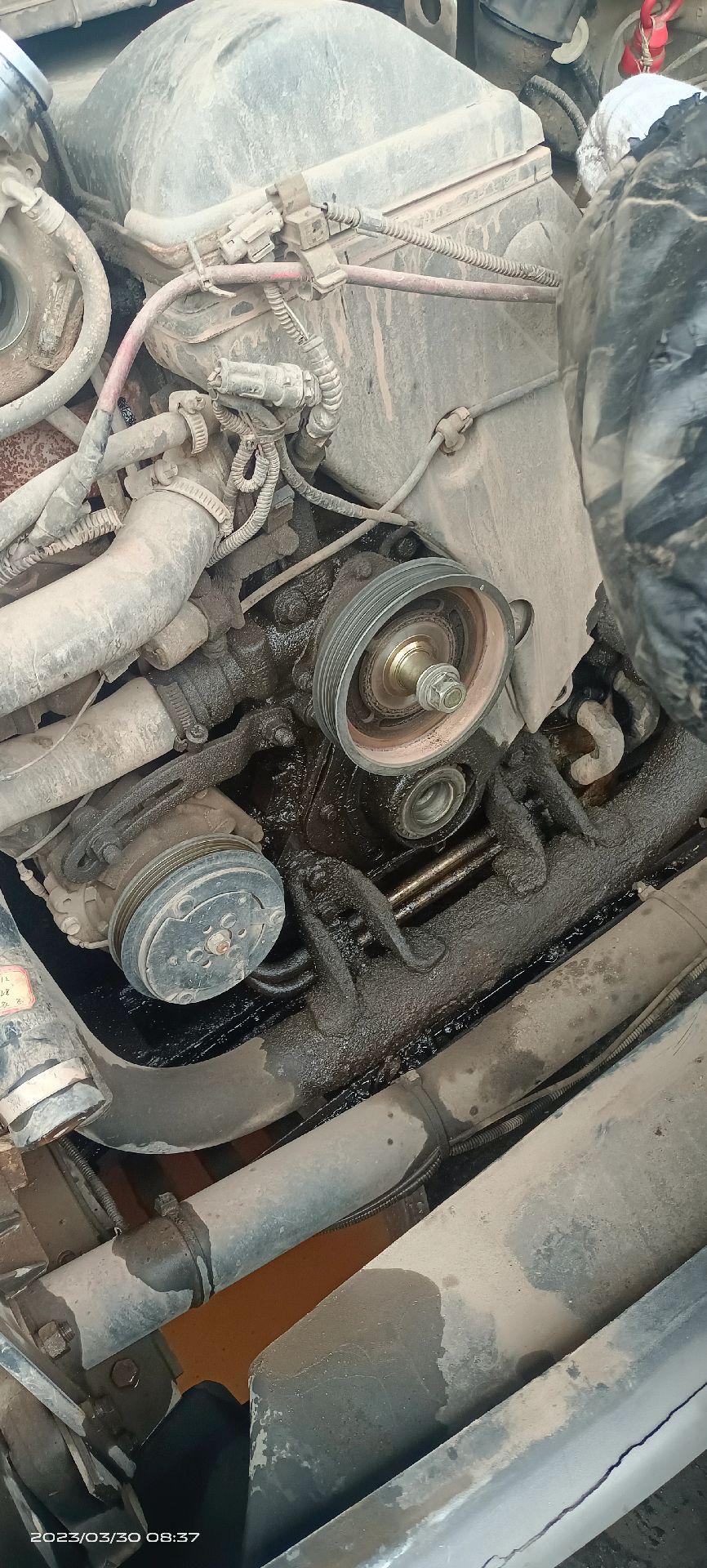 发动机漏油……今天来了一台国三都灵v,客户才买的二手车,客户说