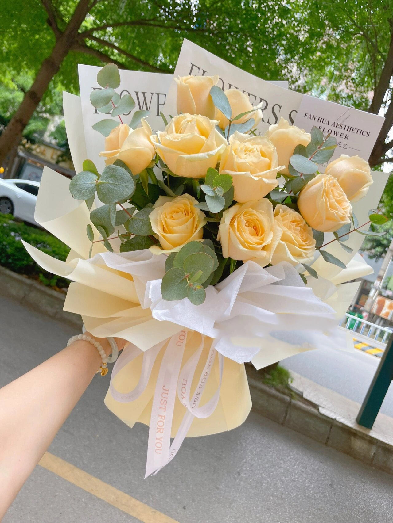 11朵香槟玫瑰花束