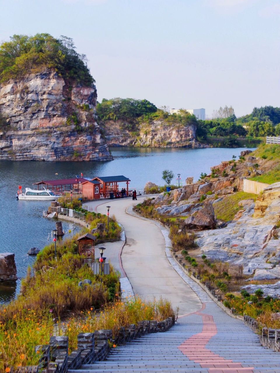 常州周边游·丹阳市七峰湖景区 七峰山翡翠湖,入眼便是一抹湛蓝,犹如