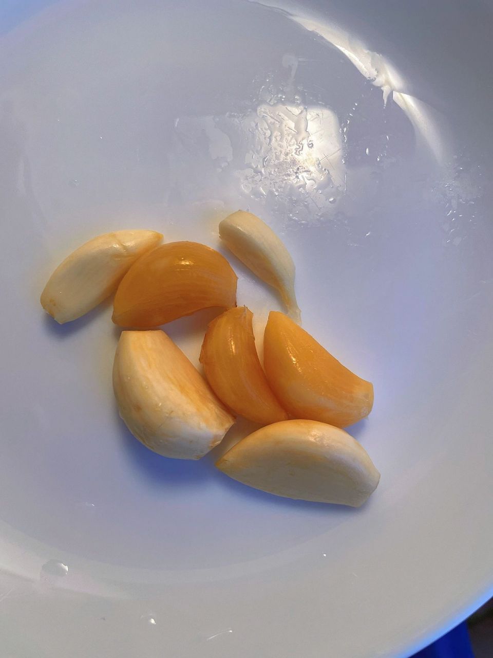 啥原因啊?是他自己发酵了吗?想到了腊八蒜