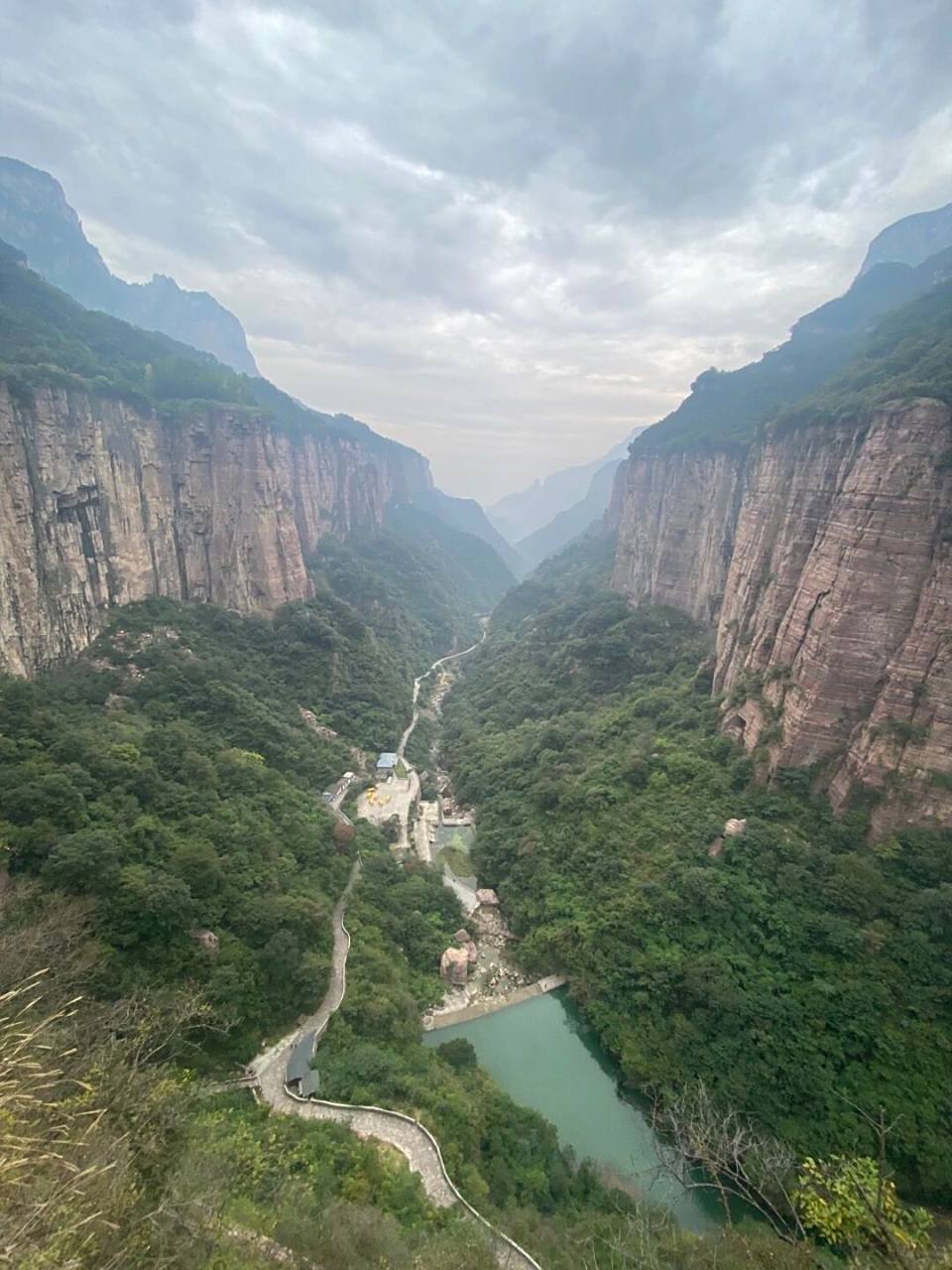 九莲山景区 河南省辉县市九莲山景区:因为景区内有九座山峰,长得像