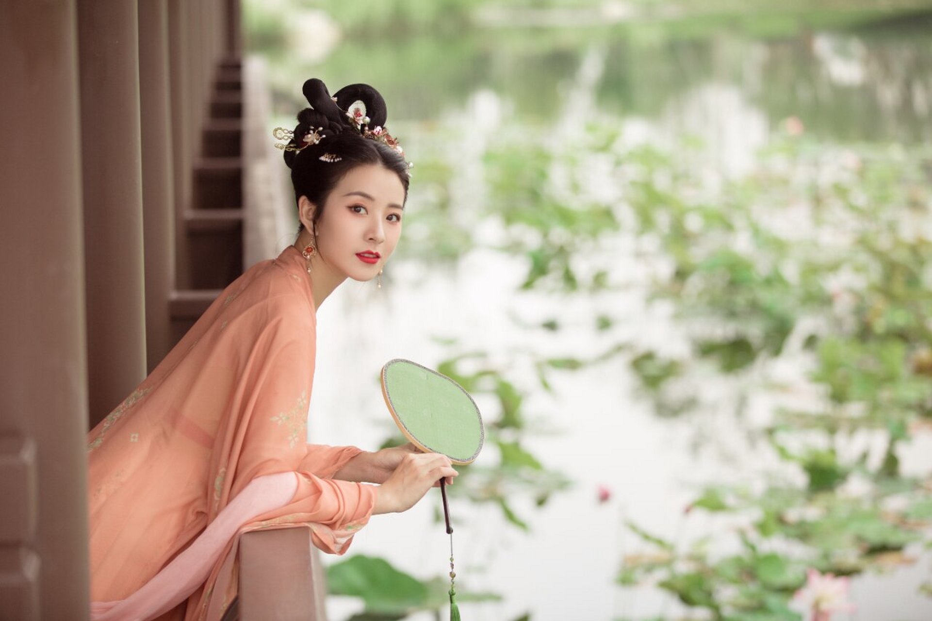 江南琵琶女,恬静犹如一幅画|汉服写真 心动不如行动我想拍/了解:评论