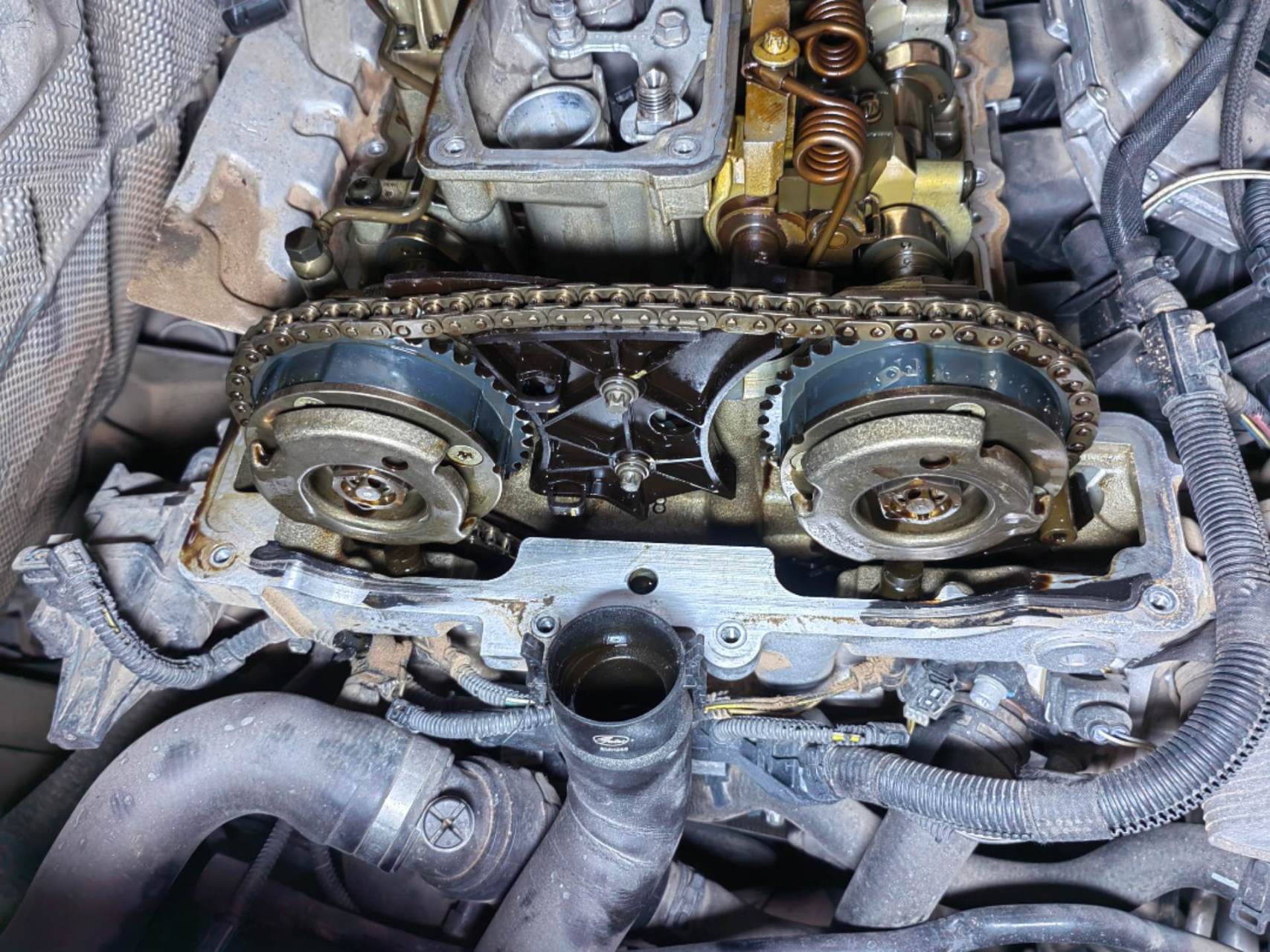 宝马n20进气凸轮轴与曲轴的角度公差在公差范围之外,链条拉长,护链板