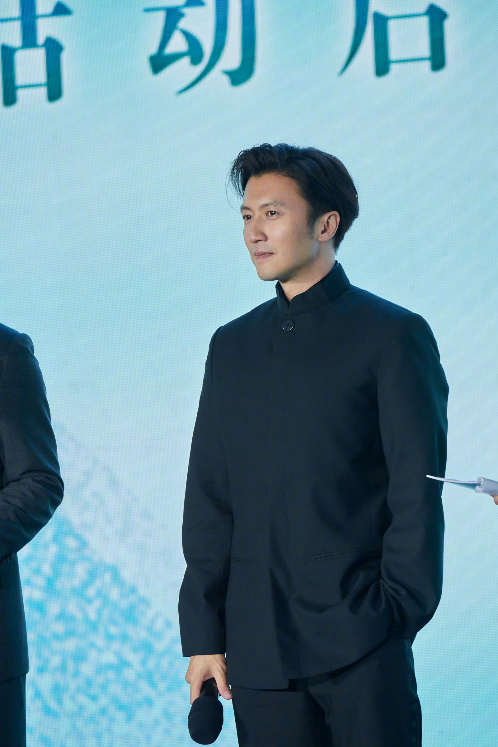 谢霆锋新中式穿出东方气#謝霆鋒品牌活動隨拍来了新中式西裝穿出 