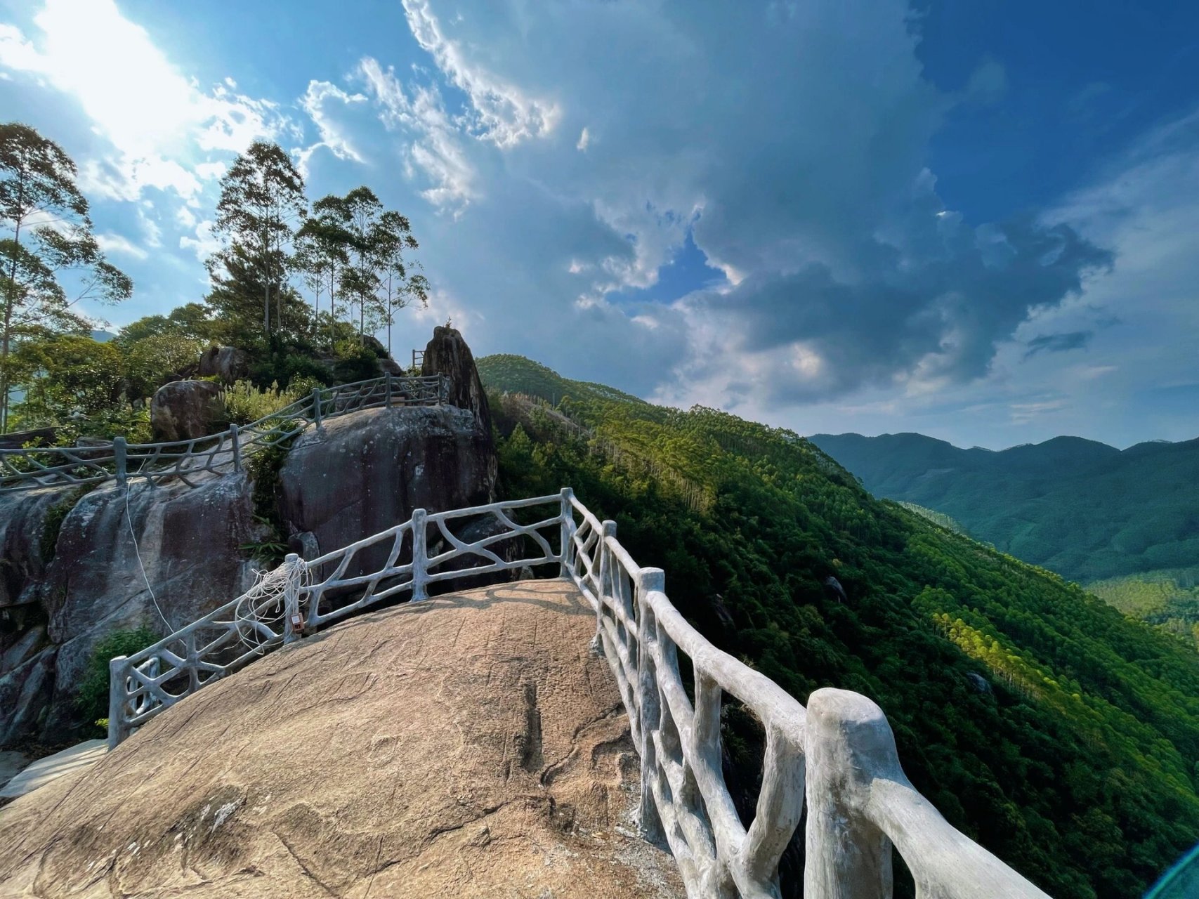 闽南千岛湖,一个鲜有人知的森林氧吧 小杰哥来咯～今天又给大家找到一