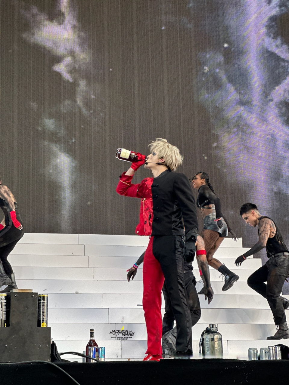 科切拉的风又吹到了王嘉尔# 〓嘉吧独家〓230424.