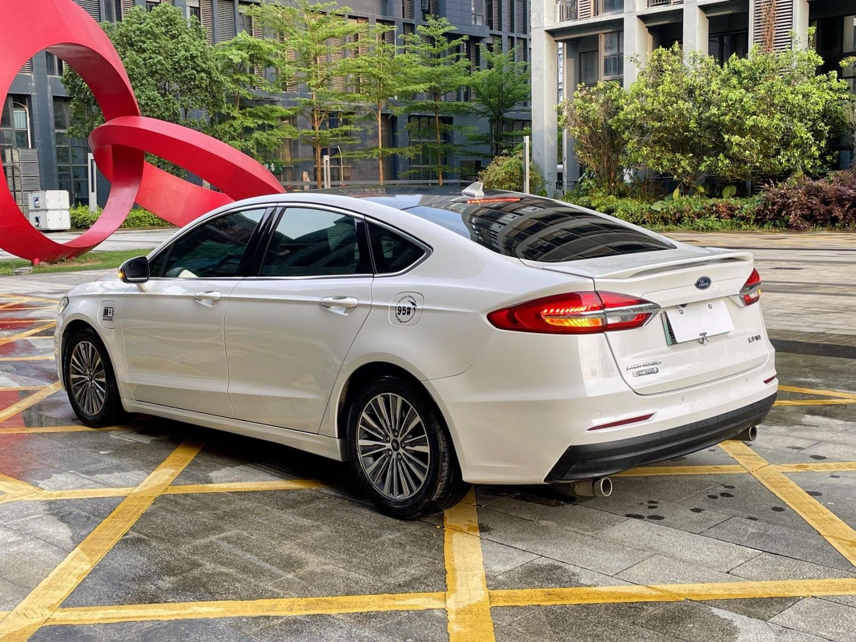 2020年福特蒙迪欧2.0,油电混合动力,新车接近30万,现在8.xx万