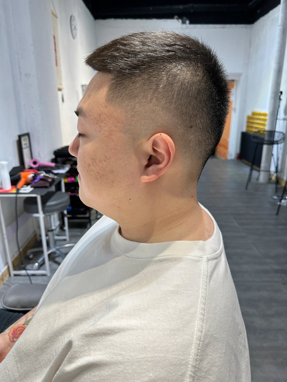男生夏季短发推荐"前倾寸头 "免打理发型       🍎📱  夏季清爽
