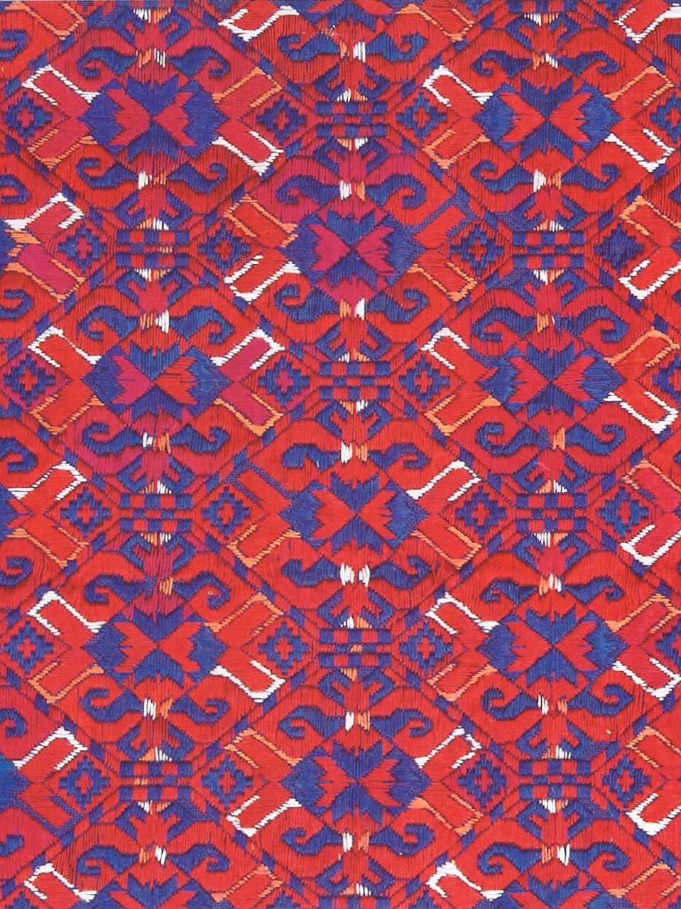 这是苗族比较常见的绣花技法,在多个苗族支系服装上都可看到.