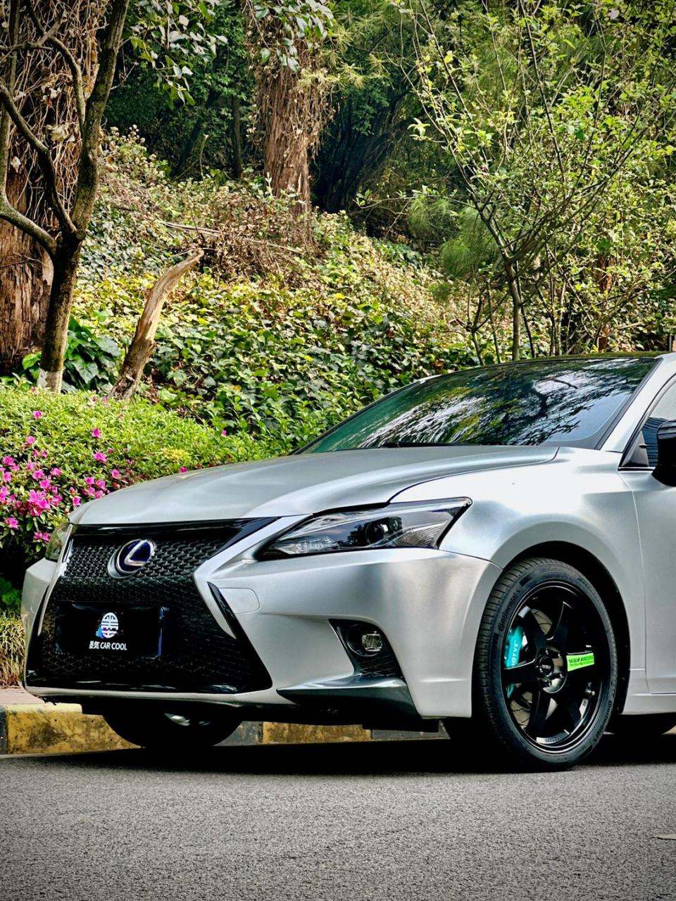 昆明汽车贴膜雷克萨斯ct200电光金属银.