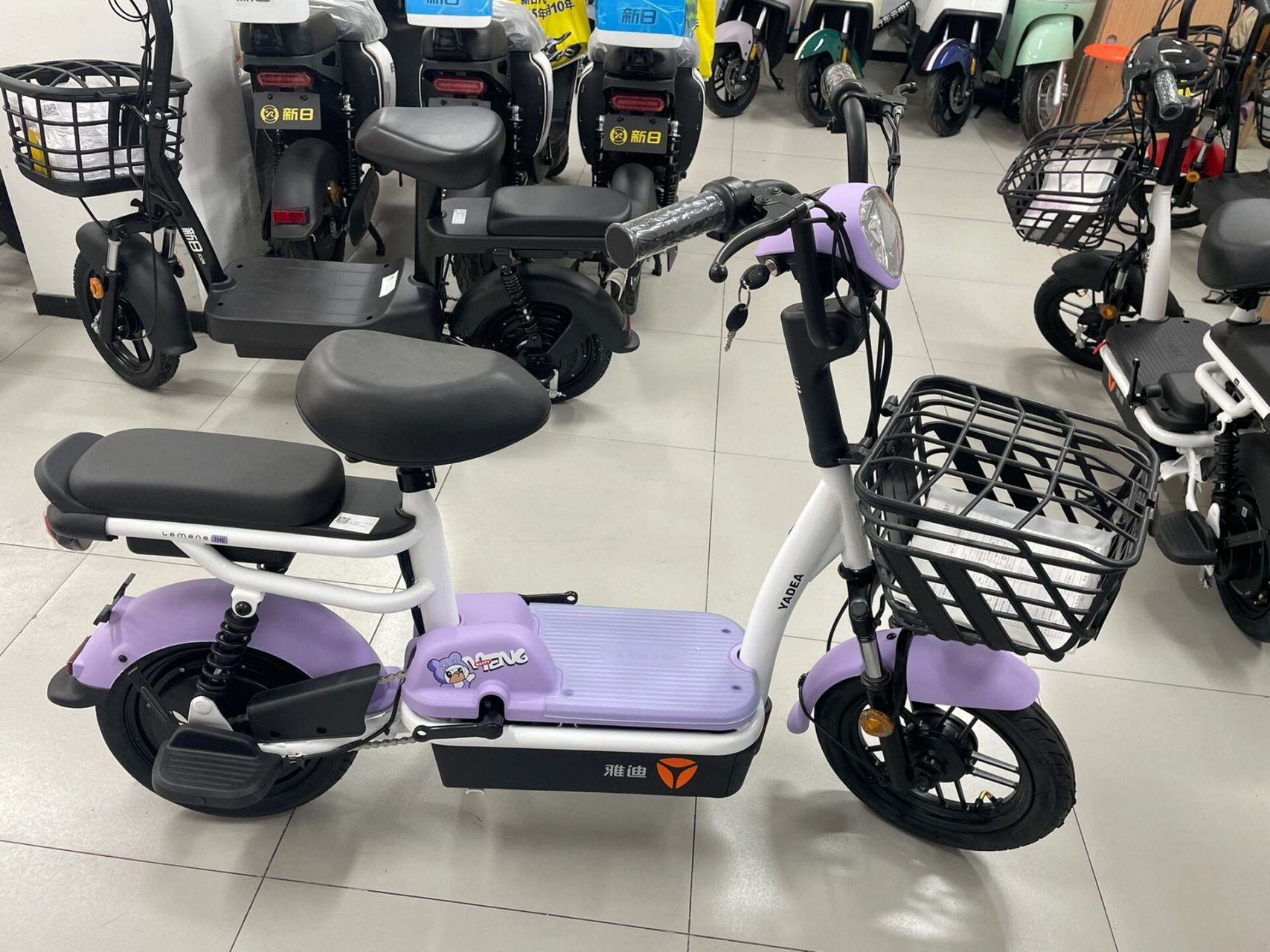 新国标01雅迪电动车 乐萌款 细节展示 不得不爱03 升级减震 香芋