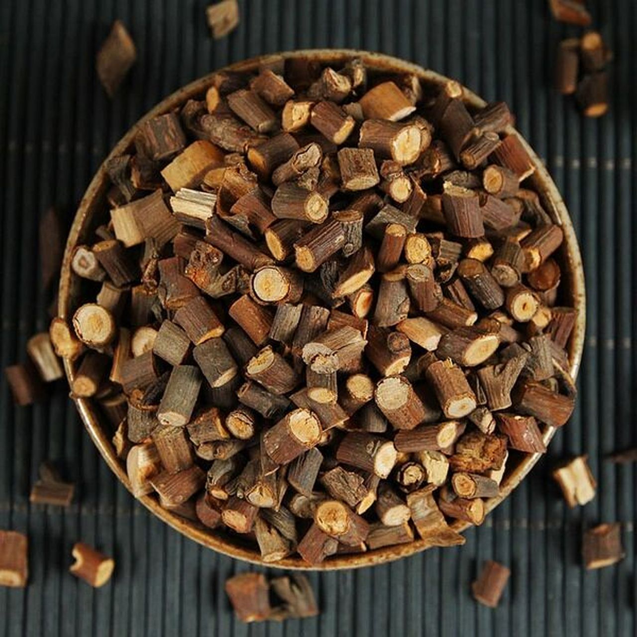 我们身边的中草药———桂枝和肉桂 桂枝 【来源】桂枝为樟科植物肉桂