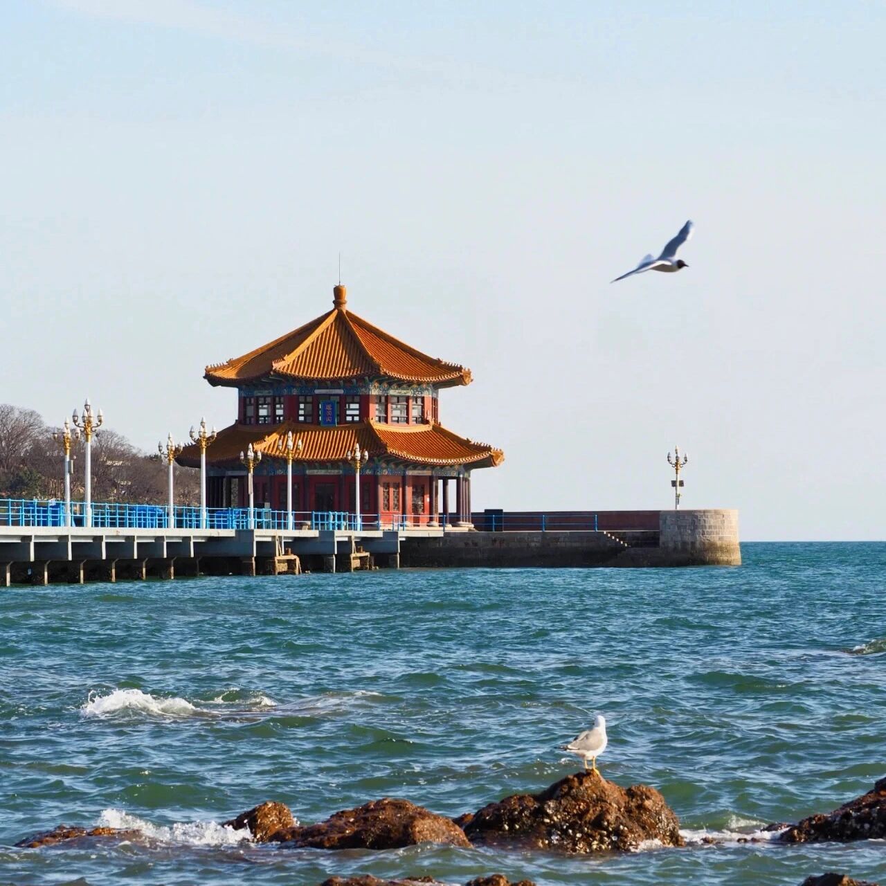 青岛旅游攻略(景点篇):① 栈桥 栈桥及回澜阁,即青岛栈桥,俗称前海