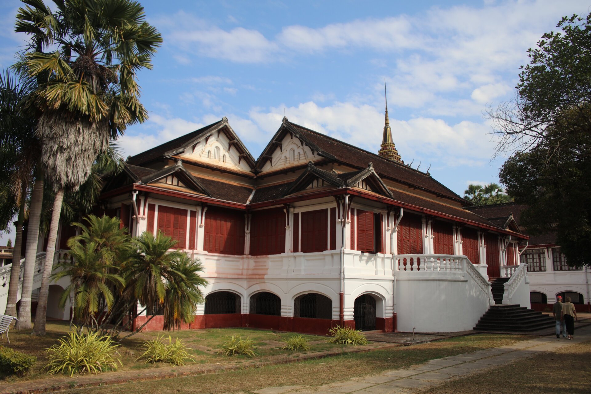 老挝琅勃拉邦皇宫博物馆 老挝琅勃拉邦皇宫博物馆,因博物馆里不能拍照