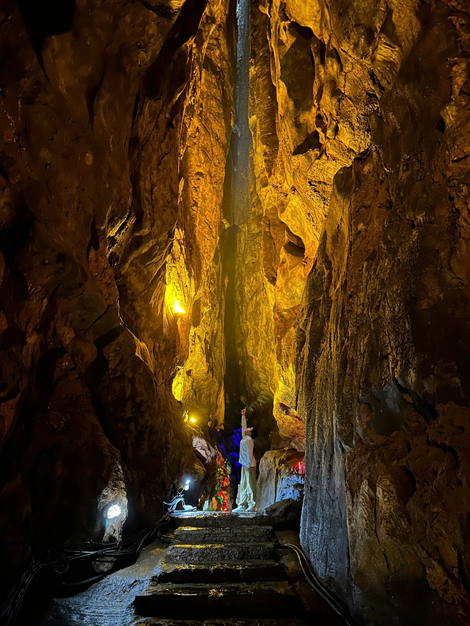 打卡紫微洞 进洞立马降温10度,超级凉快!(可以带防晒服穿进去.
