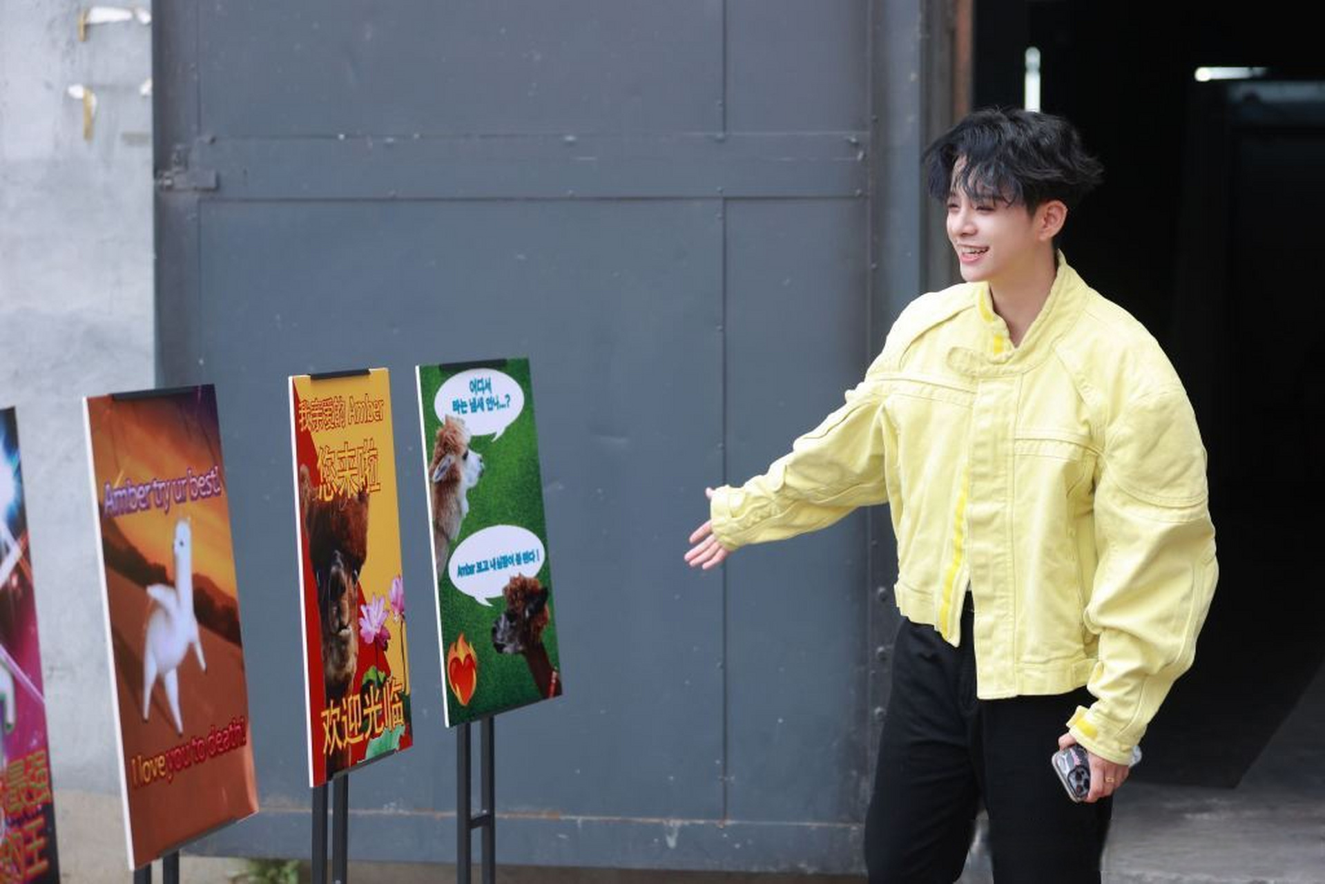 amber刘逸云作为嘉宾录制《中国说唱巅峰对决》!