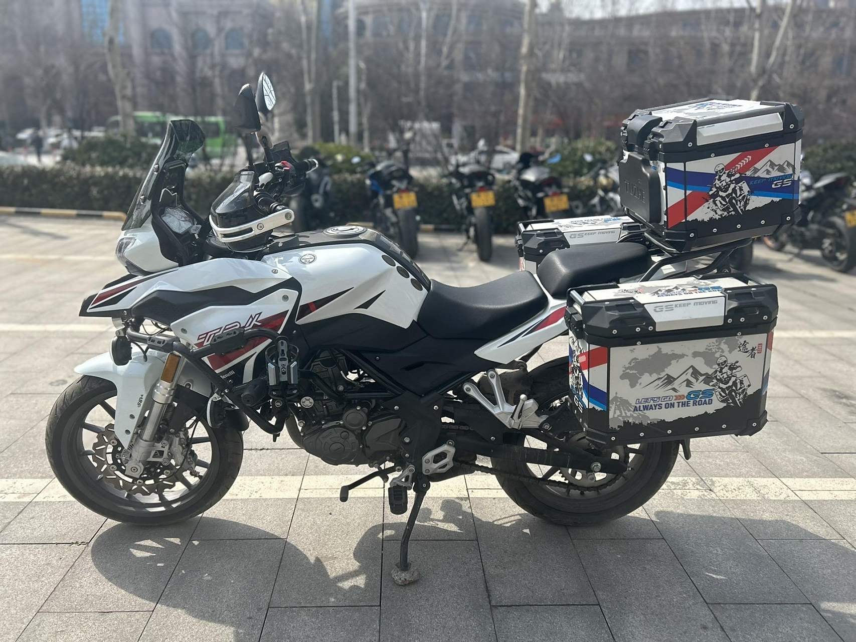 贝纳利trk251 入门级拉力 水冷250排量前后带abs 加装满配!