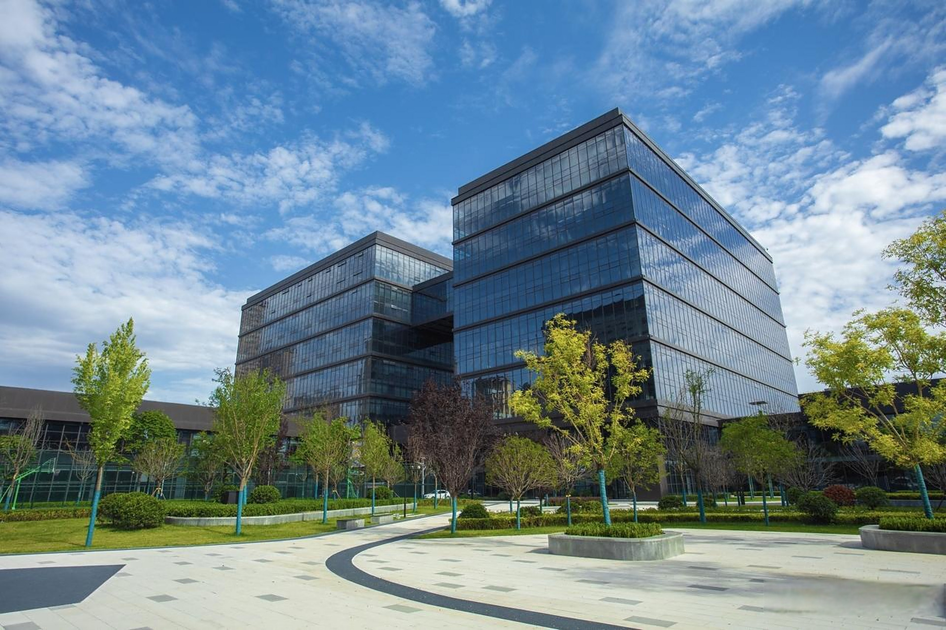 大华股份西安数智产业园,软件新城核心板块,区域发展成熟,南侧紧邻