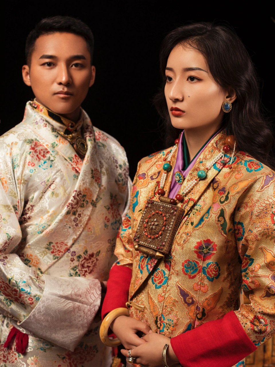 室内的不丹服也可以优雅和美丽 不丹幸福指数最高的国家 服装也是别出