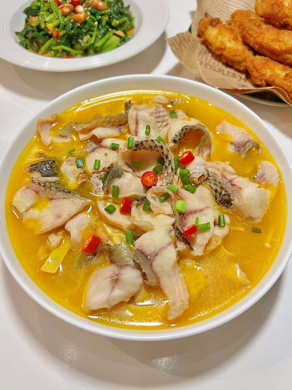 今日菜单: 酸辣金汤鱼 香酥鸡翅 麻酱拌菠菜 	 酸辣金汤鱼 炎炎夏日就