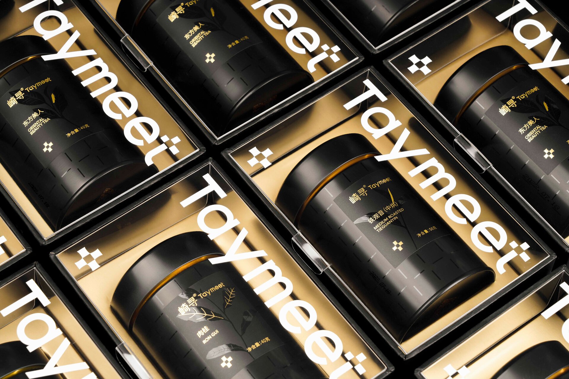 黑色和金色的搭配以及优质的工艺让包装高级 包装设计 | 黑金罐茶包装