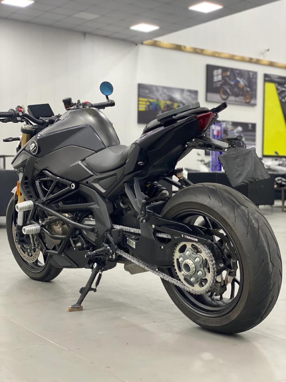 【品牌车型】qjmoto追600(圆灯版) 【上牌年份】2021年 【行驶里程】