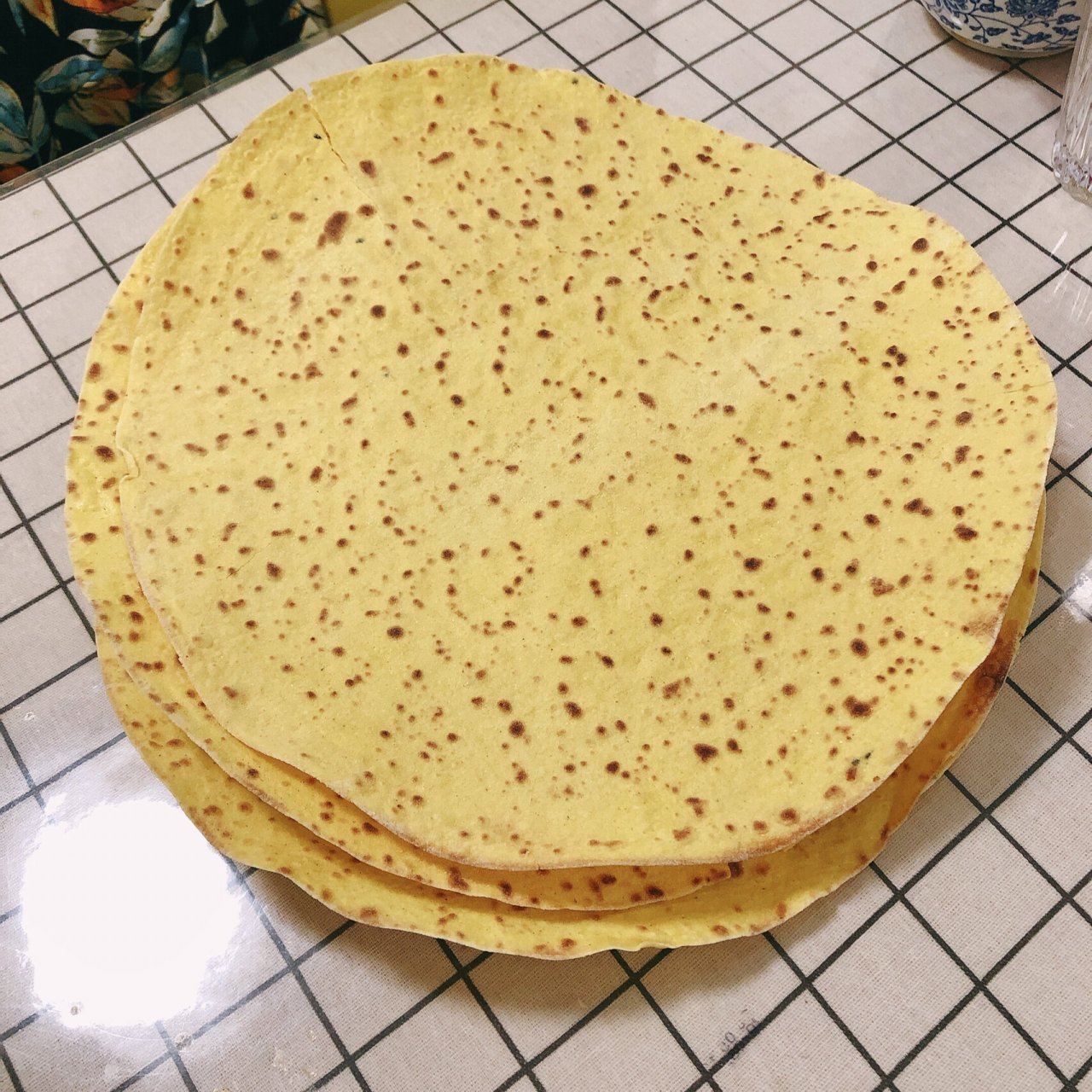 棒子面儿饼 棒子面儿饼是我老家的一种食物,也叫棒子面儿饽饽,通常用