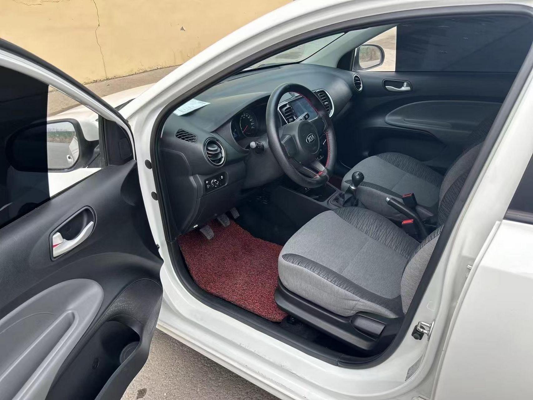 新到2018年起亚焕驰,个人一手车,1.4手动挡,实表3.