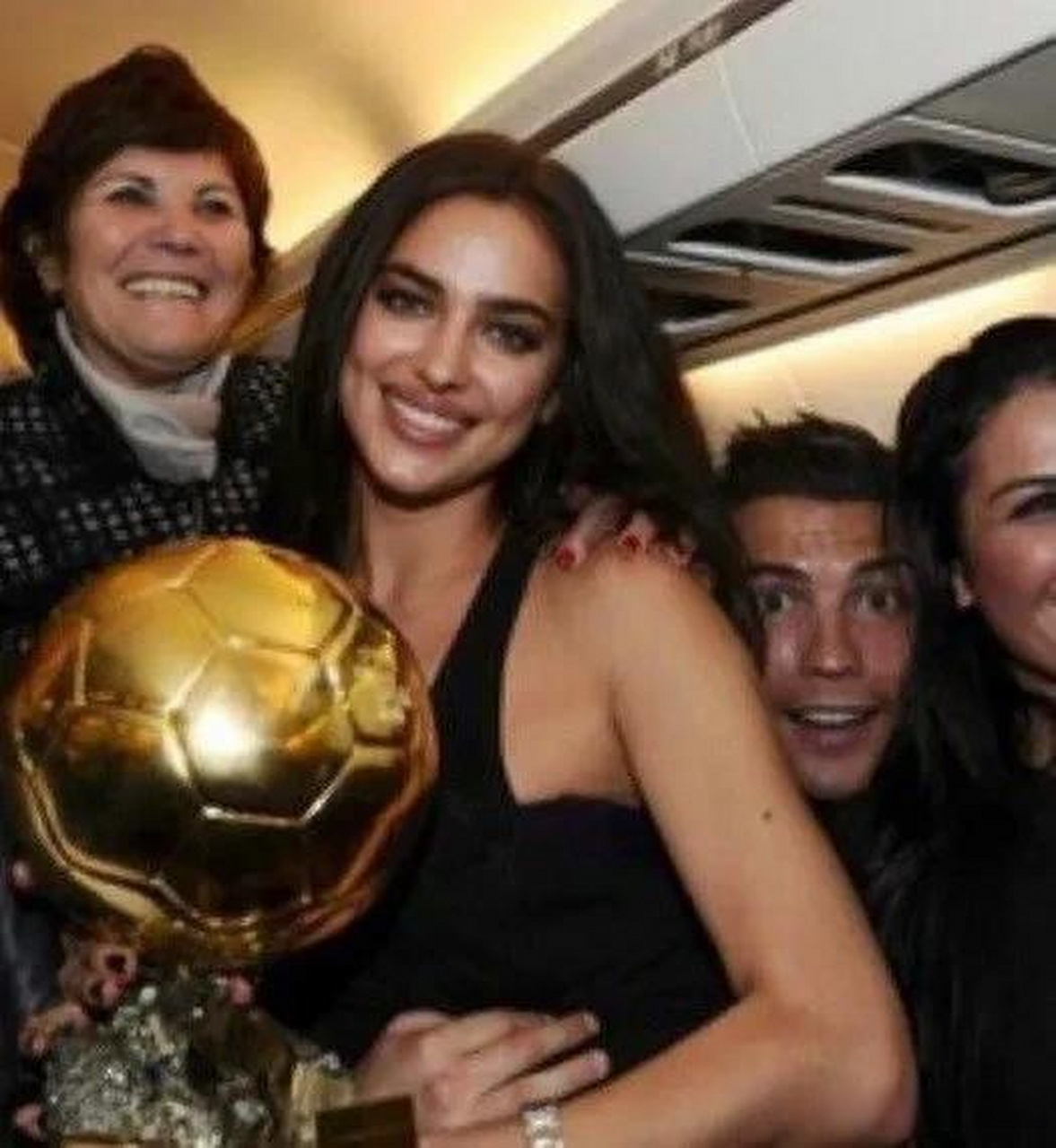 超模伊莲娜和c罗的在一起时刻的照片,真的很般配的两个人.