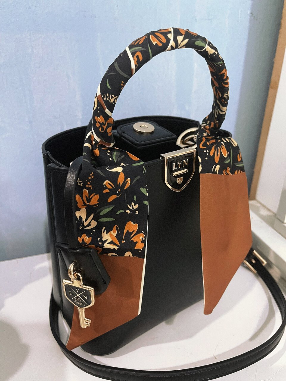 lyn包包96 真是对不起各位小仙女们 那时去的时候没拍到包包的照片