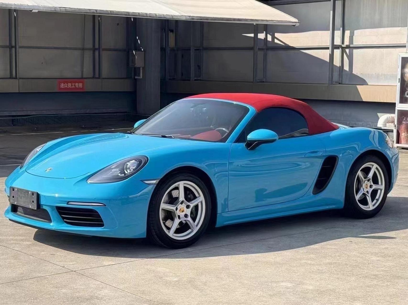 新到19年5月保时捷718,迈阿密蓝 红顶 红内,座椅通风加热,碳纤维方向